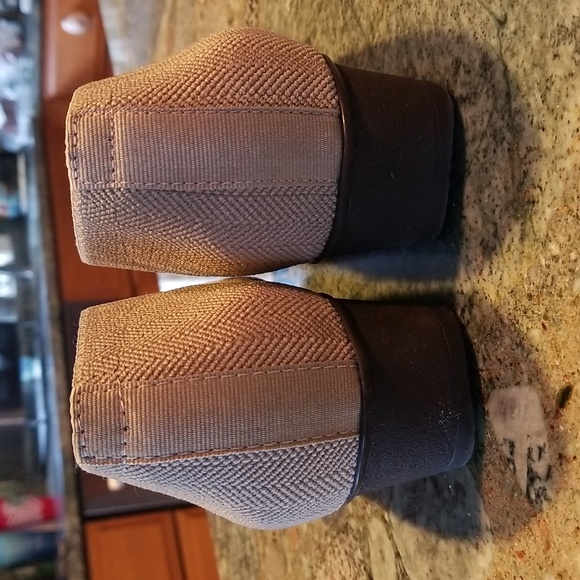 🎉Host Pick! 😎Charleston Shoe Company Tan Cape Low Wedge Size 8 - Picture 8 of 8